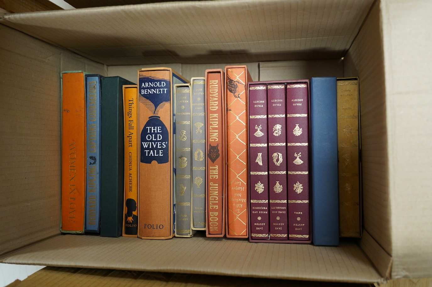 A large quantity of various Folio Society books. Condition - varies